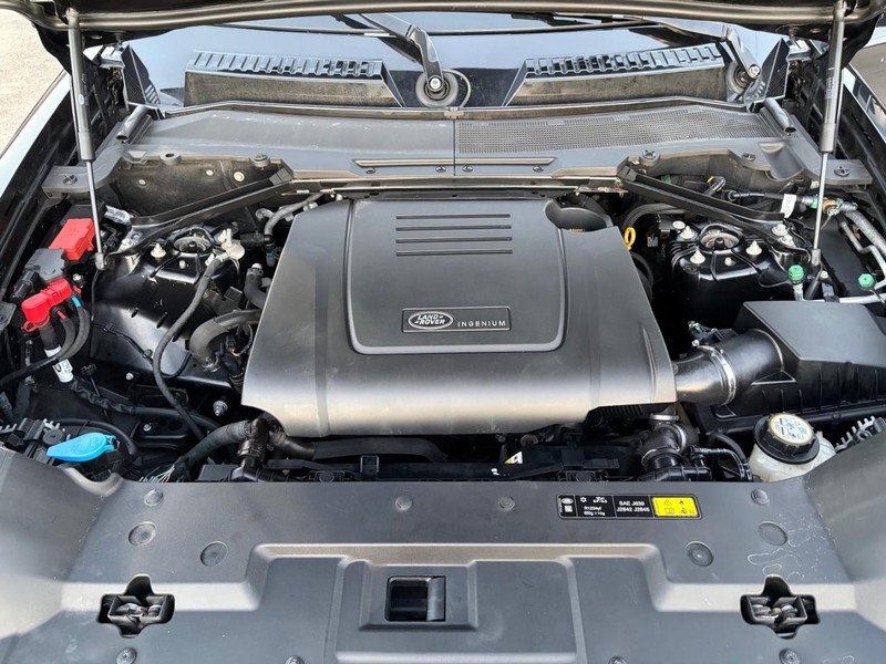 Land Rover Defender Vehicle Full-screen Gallery Image 28