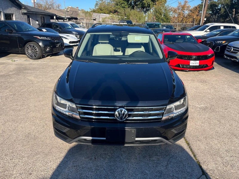 Volkswagen Tiguan Vehicle Full-screen Gallery Image 03