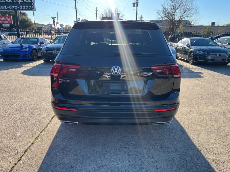 Volkswagen Tiguan Vehicle Full-screen Gallery Image 07