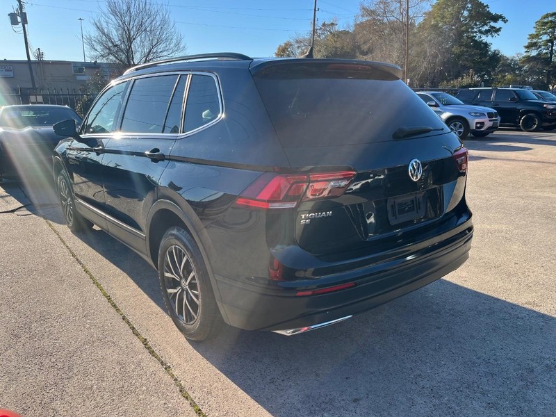 Volkswagen Tiguan Vehicle Full-screen Gallery Image 08