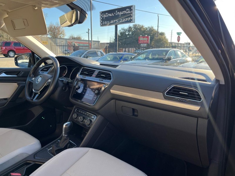 Volkswagen Tiguan Vehicle Full-screen Gallery Image 13