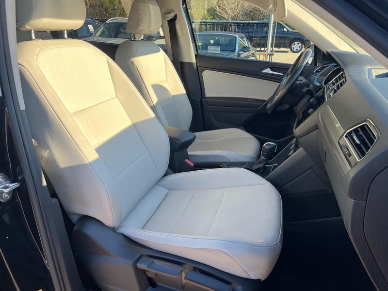 Volkswagen Tiguan Vehicle Full-screen Gallery Image 14