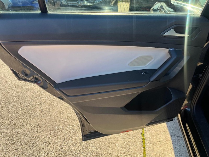 Volkswagen Tiguan Vehicle Full-screen Gallery Image 20