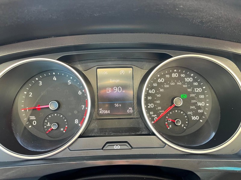 Volkswagen Tiguan Vehicle Full-screen Gallery Image 23