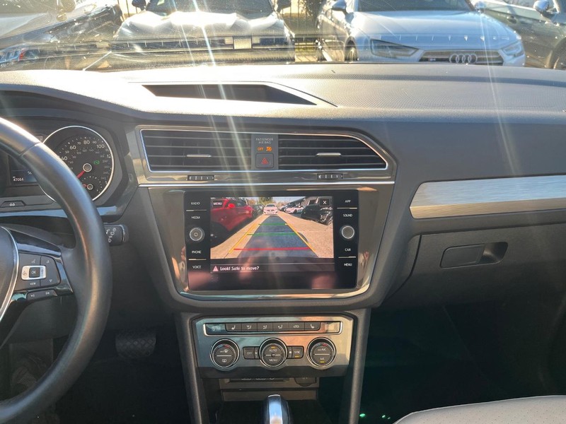 Volkswagen Tiguan Vehicle Full-screen Gallery Image 24