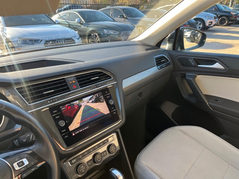 Volkswagen Tiguan Vehicle Full-screen Gallery Image 26