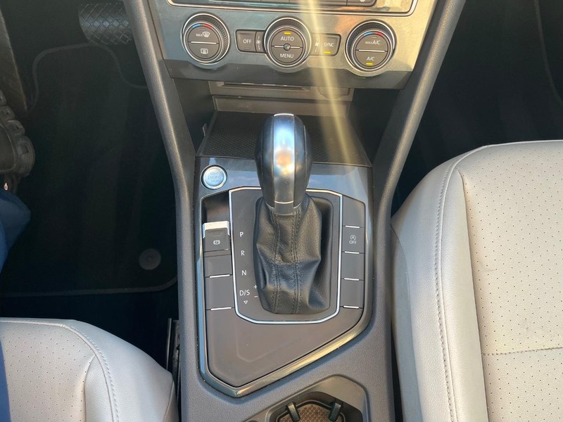 Volkswagen Tiguan Vehicle Full-screen Gallery Image 27