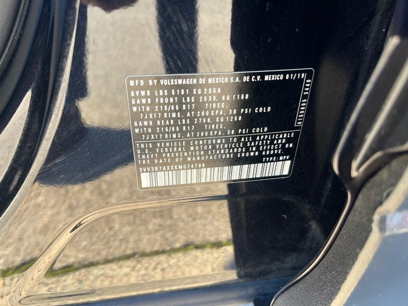 Volkswagen Tiguan Vehicle Full-screen Gallery Image 28