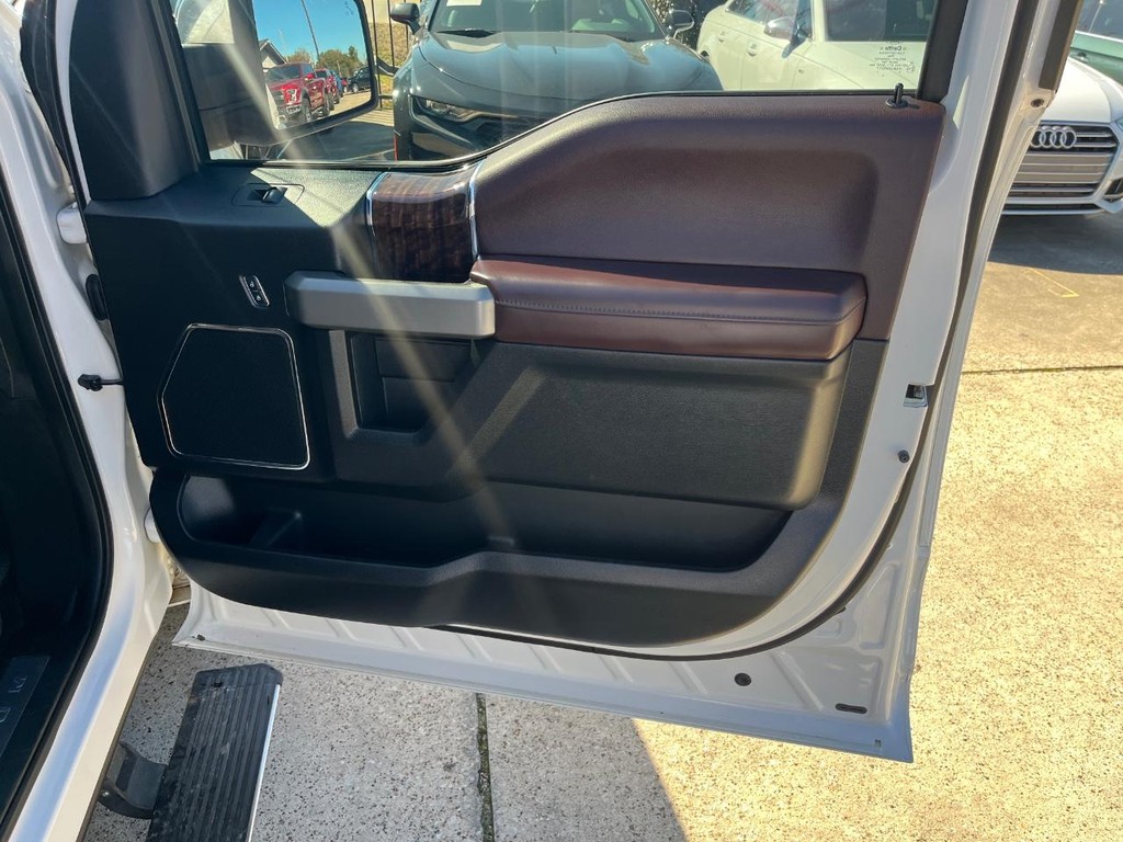 Ford F-150 Vehicle Full-screen Gallery Image 15