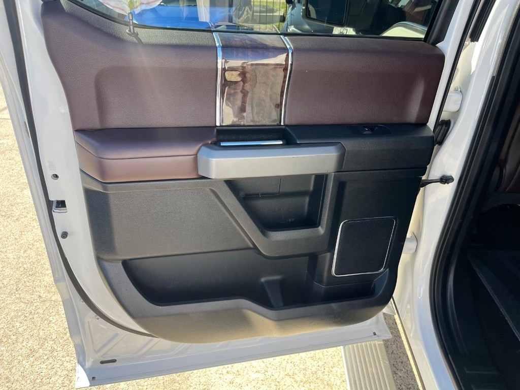 Ford F-150 Vehicle Full-screen Gallery Image 19