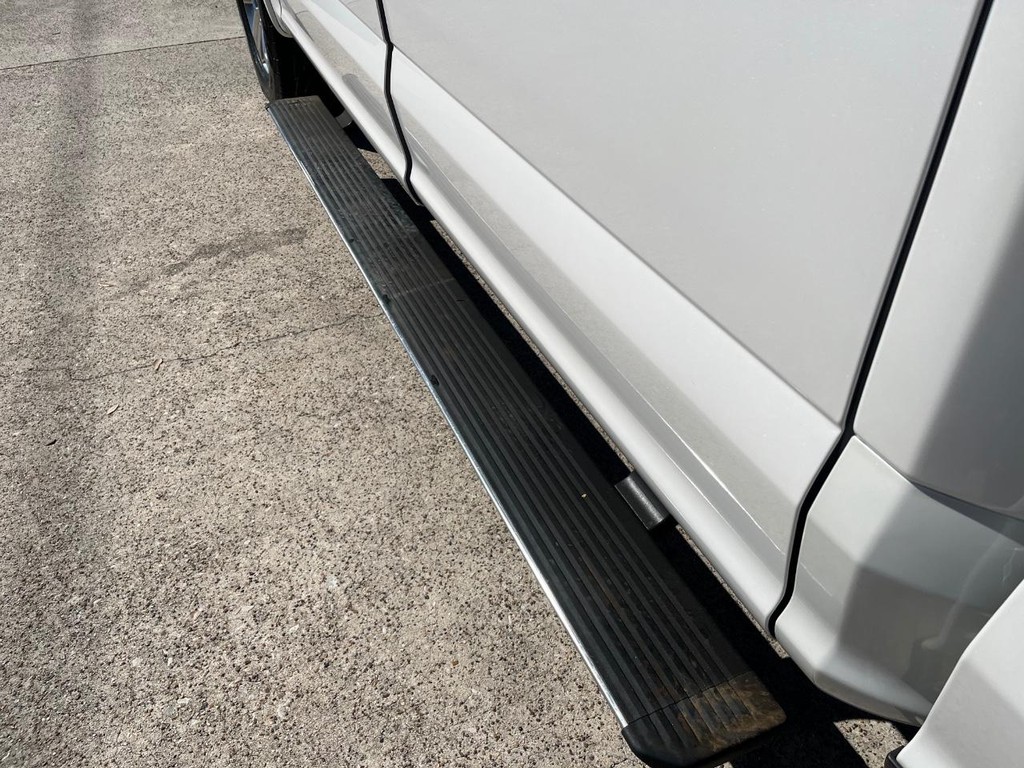 Ford F-150 Vehicle Full-screen Gallery Image 26