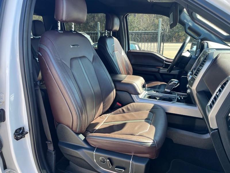 Ford F-150 Vehicle Full-screen Gallery Image 14