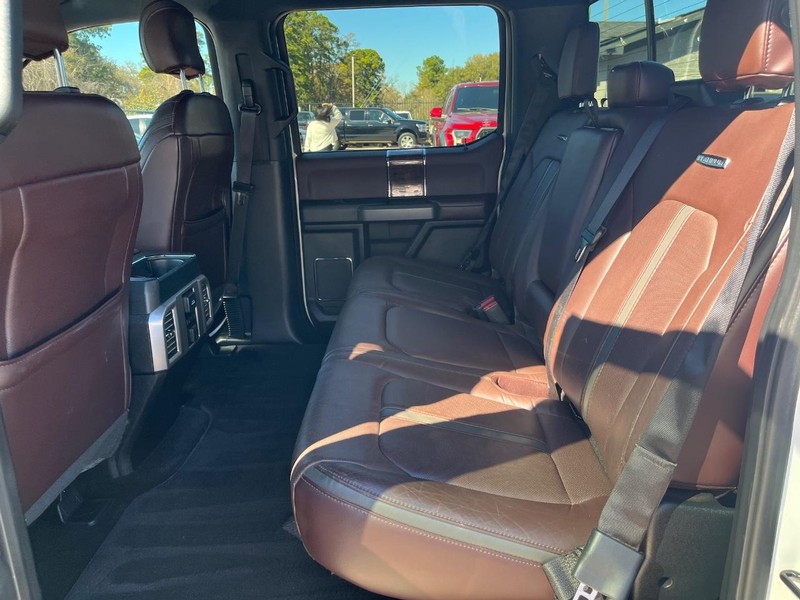 Ford F-150 Vehicle Full-screen Gallery Image 18