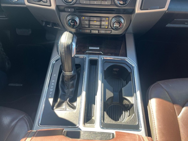 Ford F-150 Vehicle Full-screen Gallery Image 25