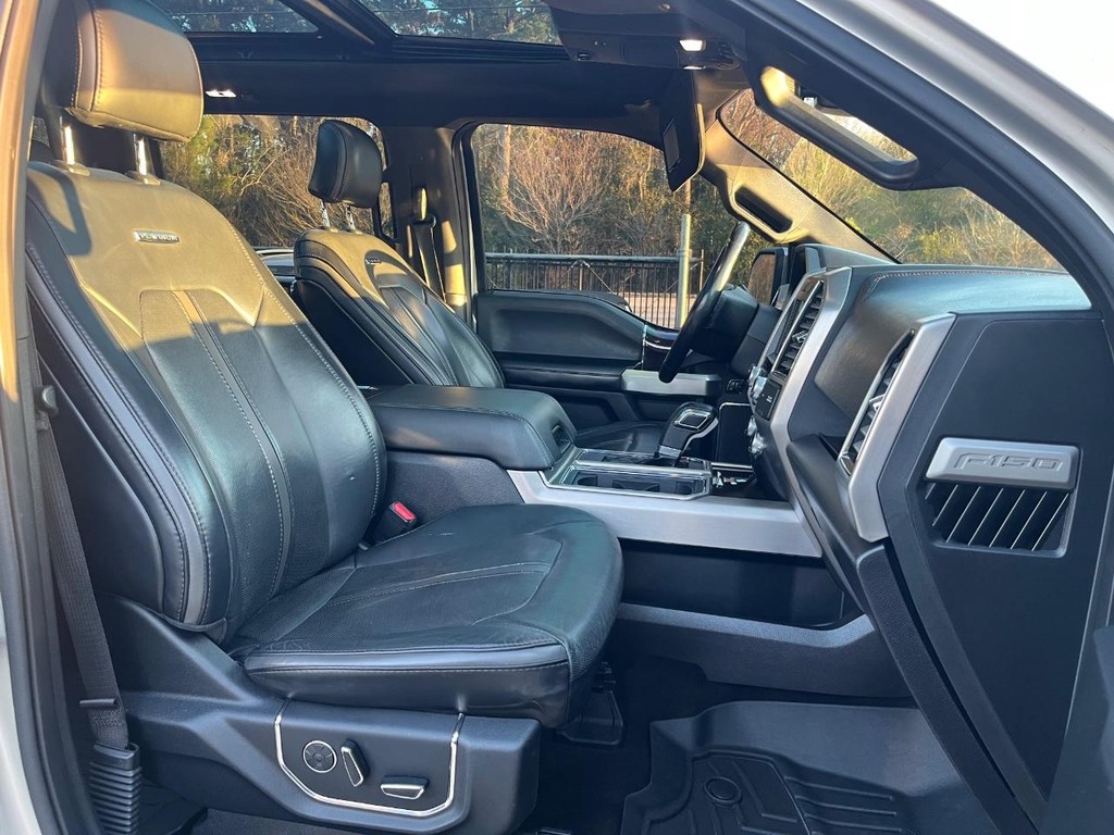 Ford F-150 Vehicle Full-screen Gallery Image 14