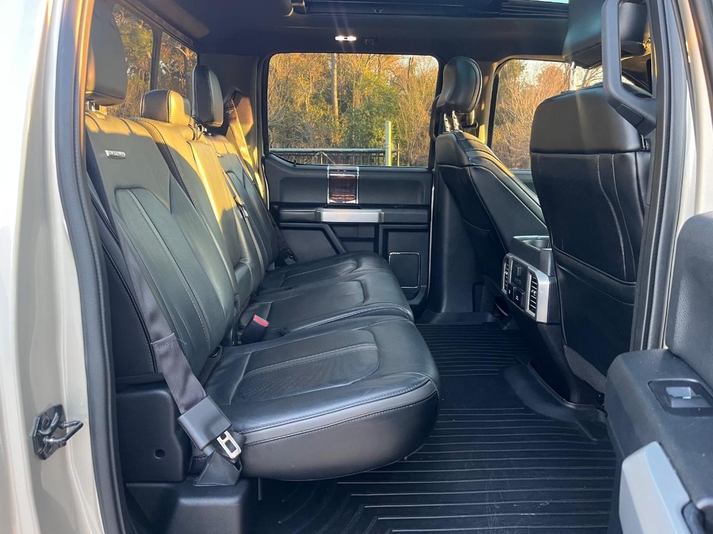 Ford F-150 Vehicle Full-screen Gallery Image 16