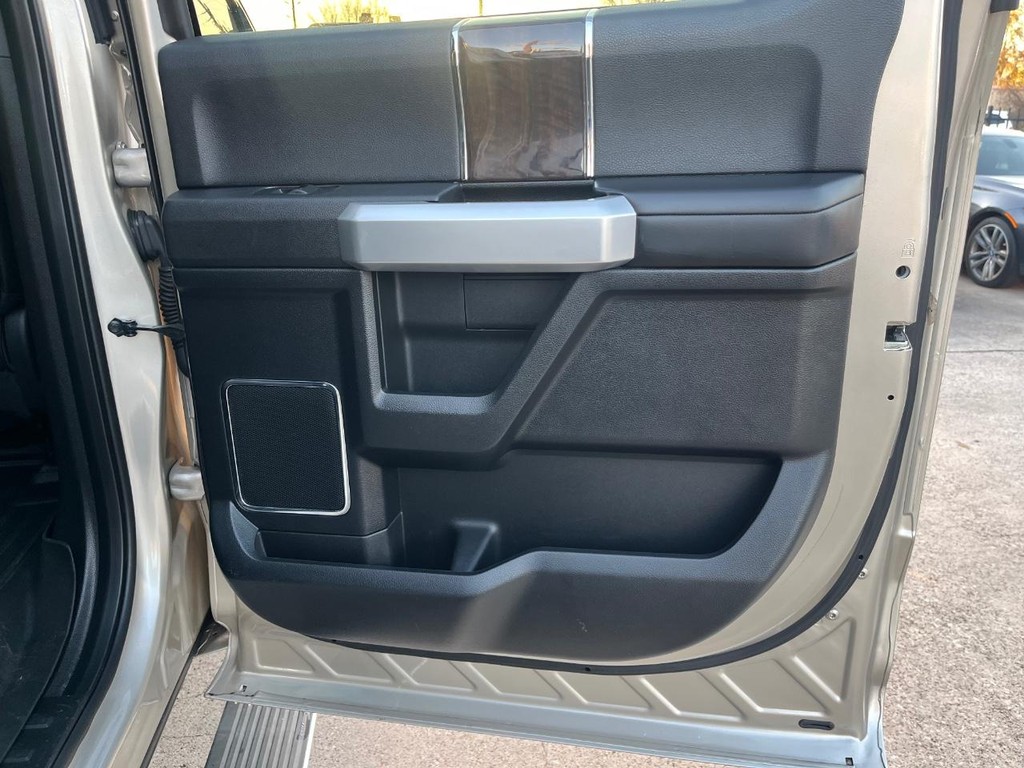 Ford F-150 Vehicle Full-screen Gallery Image 17