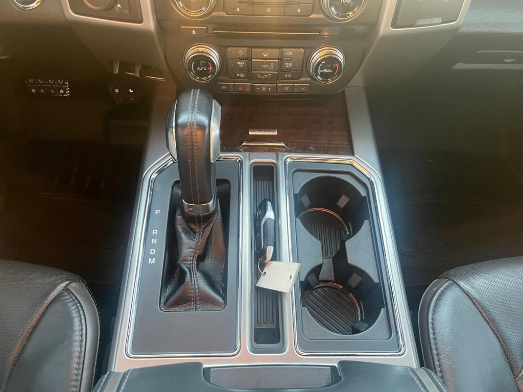 Ford F-150 Vehicle Full-screen Gallery Image 23