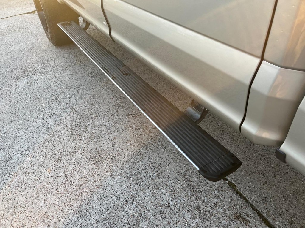 Ford F-150 Vehicle Full-screen Gallery Image 26