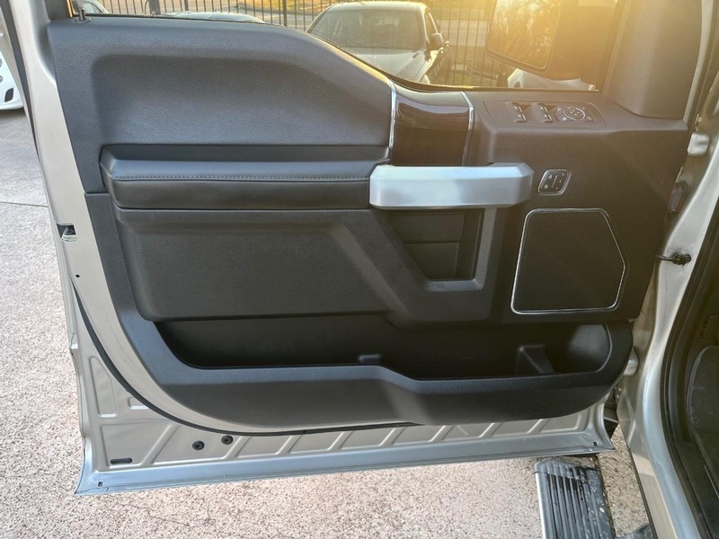 Ford F-150 Vehicle Full-screen Gallery Image 12