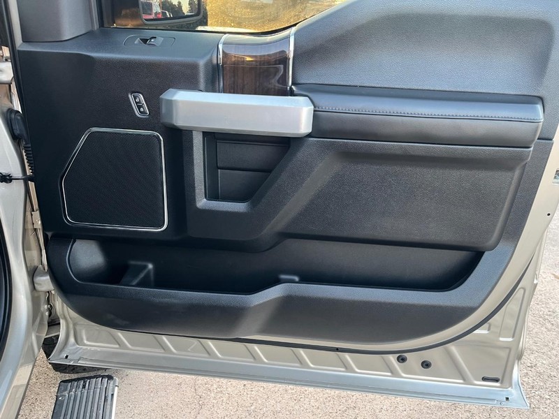 Ford F-150 Vehicle Full-screen Gallery Image 15