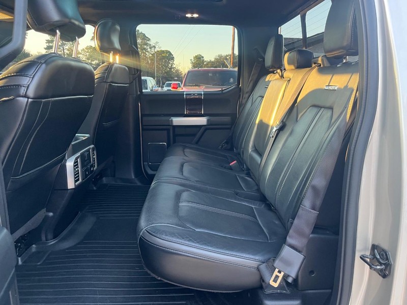 Ford F-150 Vehicle Full-screen Gallery Image 18