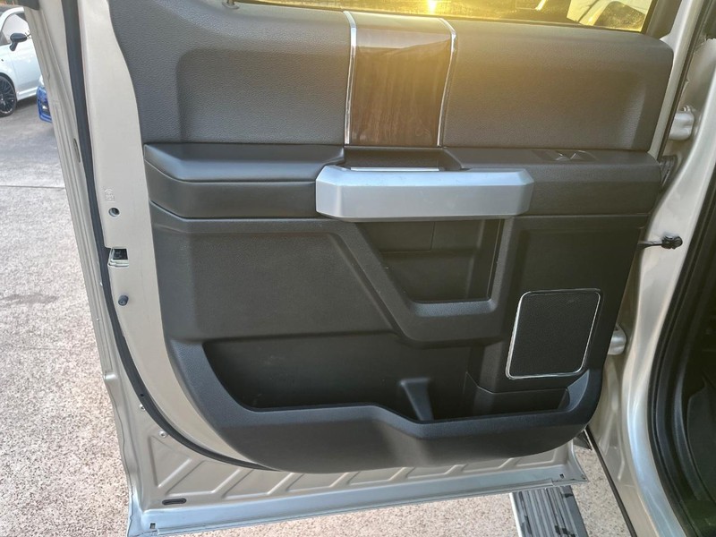 Ford F-150 Vehicle Full-screen Gallery Image 19