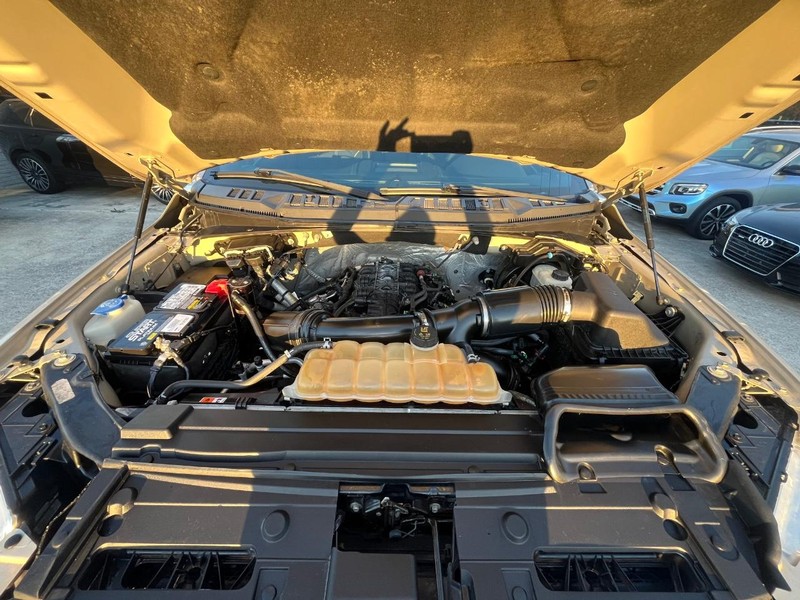 Ford F-150 Vehicle Full-screen Gallery Image 28