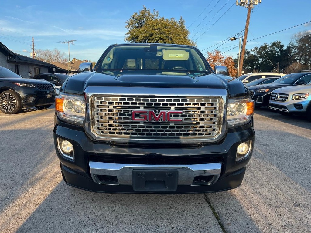 GMC Canyon Vehicle Full-screen Gallery Image 02