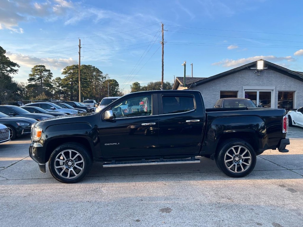 GMC Canyon Vehicle Full-screen Gallery Image 09