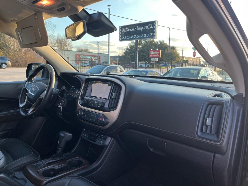 GMC Canyon Vehicle Full-screen Gallery Image 12