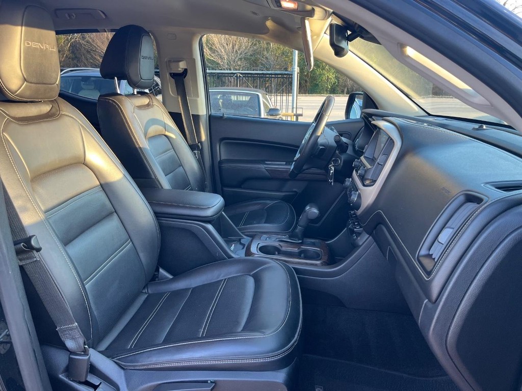 GMC Canyon Vehicle Full-screen Gallery Image 13