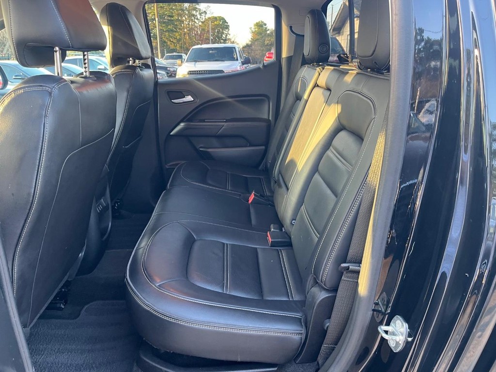 GMC Canyon Vehicle Full-screen Gallery Image 17