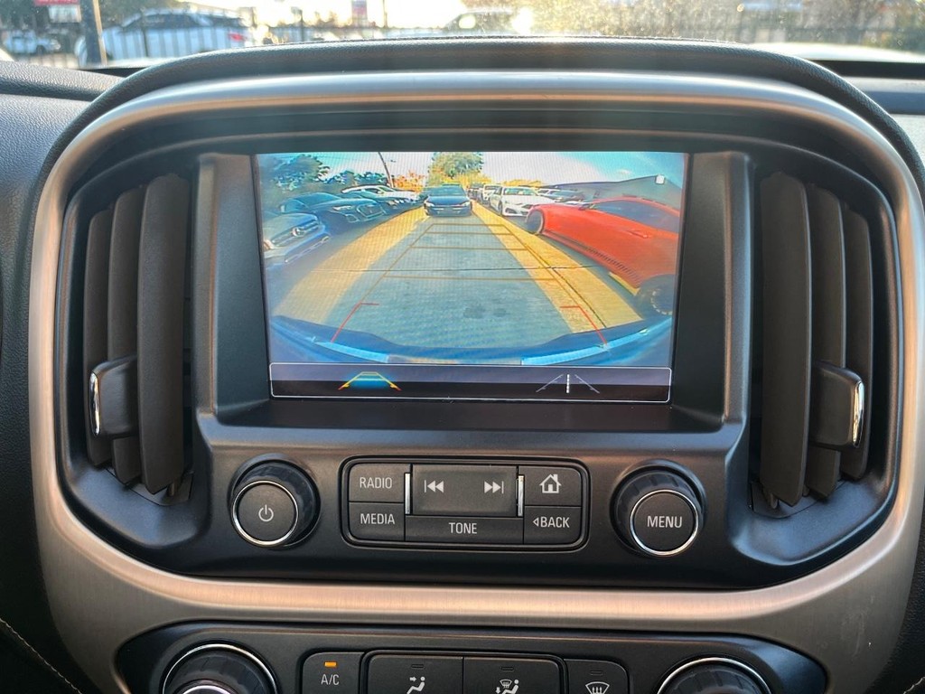 GMC Canyon Vehicle Full-screen Gallery Image 24