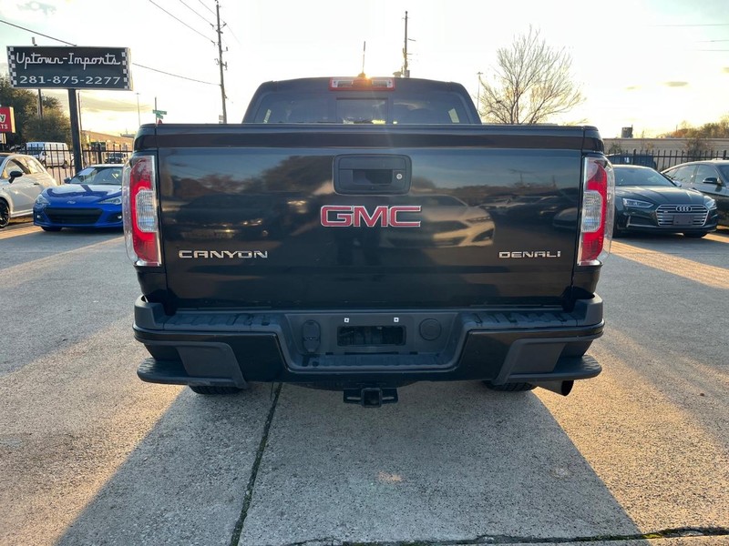 GMC Canyon Vehicle Full-screen Gallery Image 07