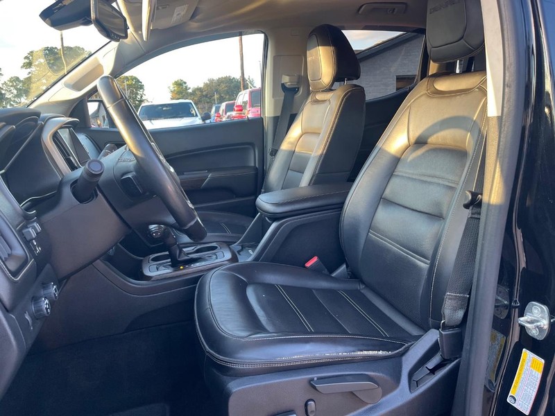 GMC Canyon Vehicle Full-screen Gallery Image 10