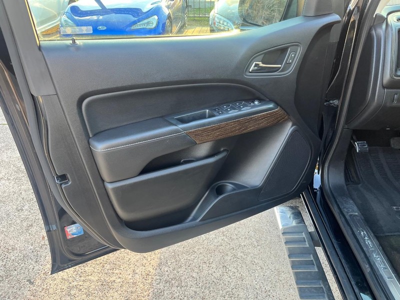 GMC Canyon Vehicle Full-screen Gallery Image 11