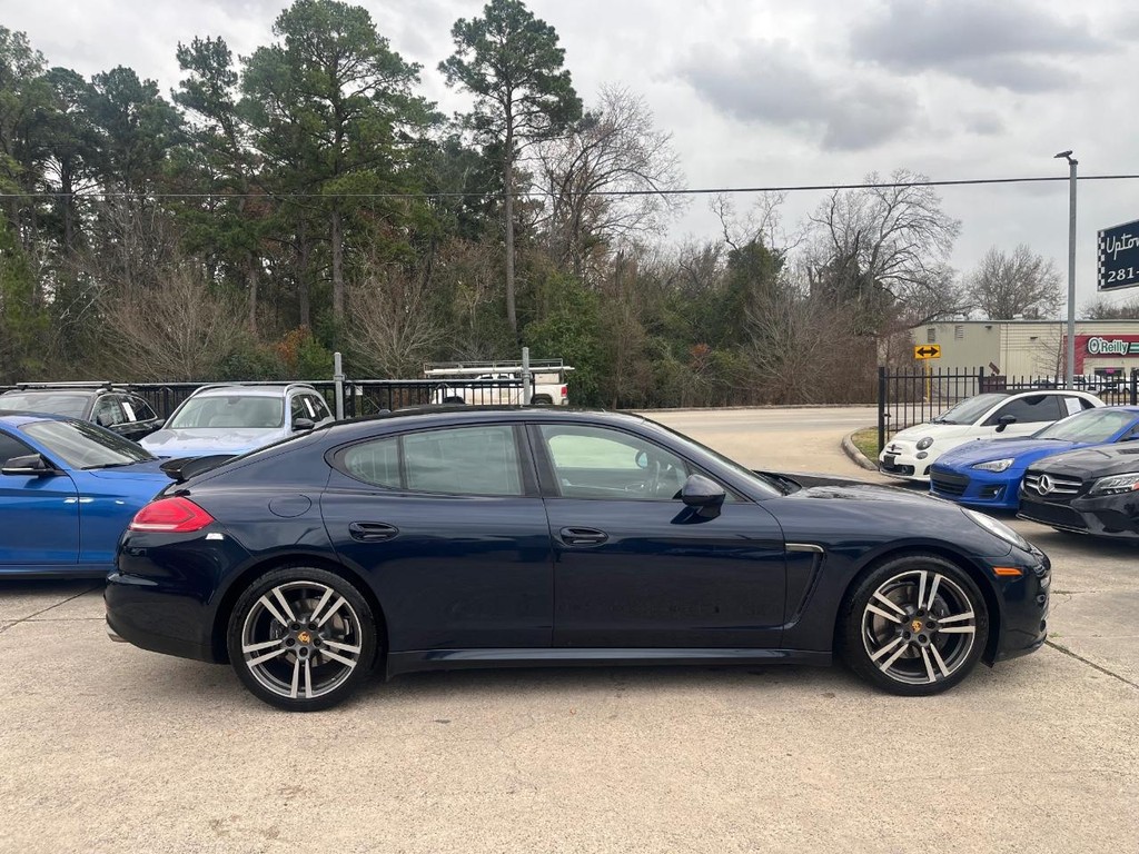 Porsche Panamera Vehicle Full-screen Gallery Image 04