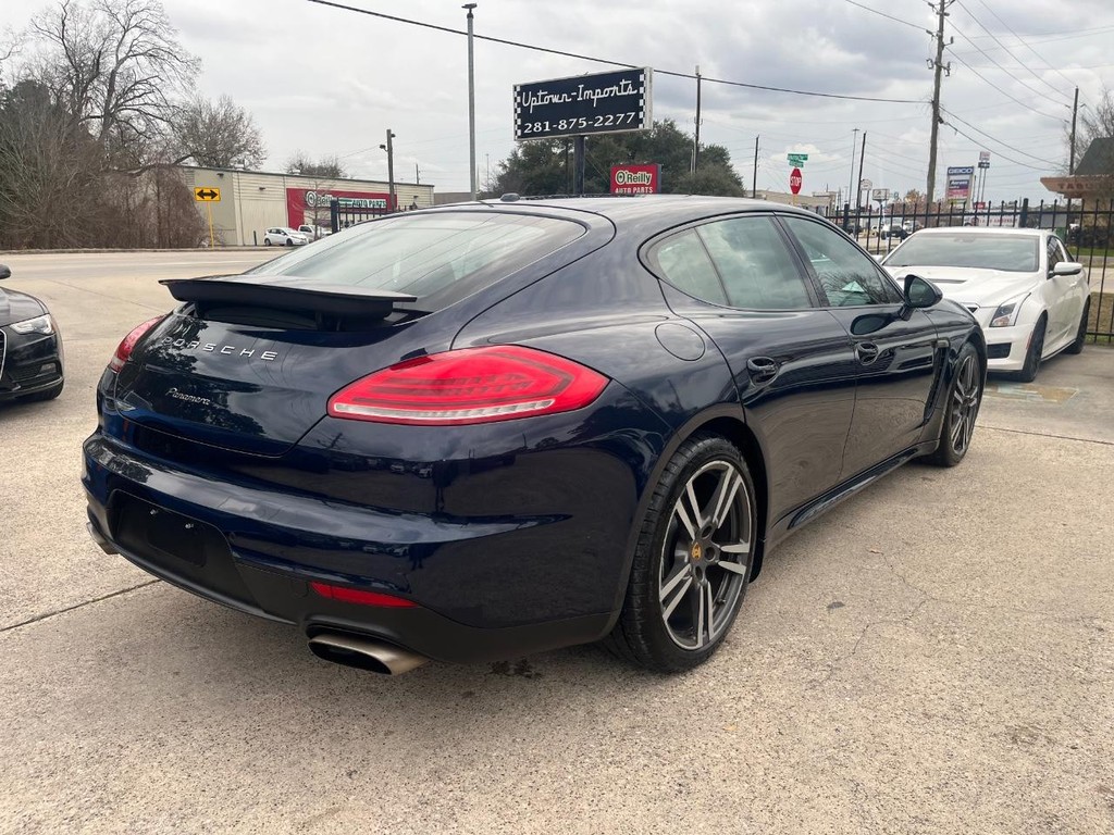 Porsche Panamera Vehicle Full-screen Gallery Image 05
