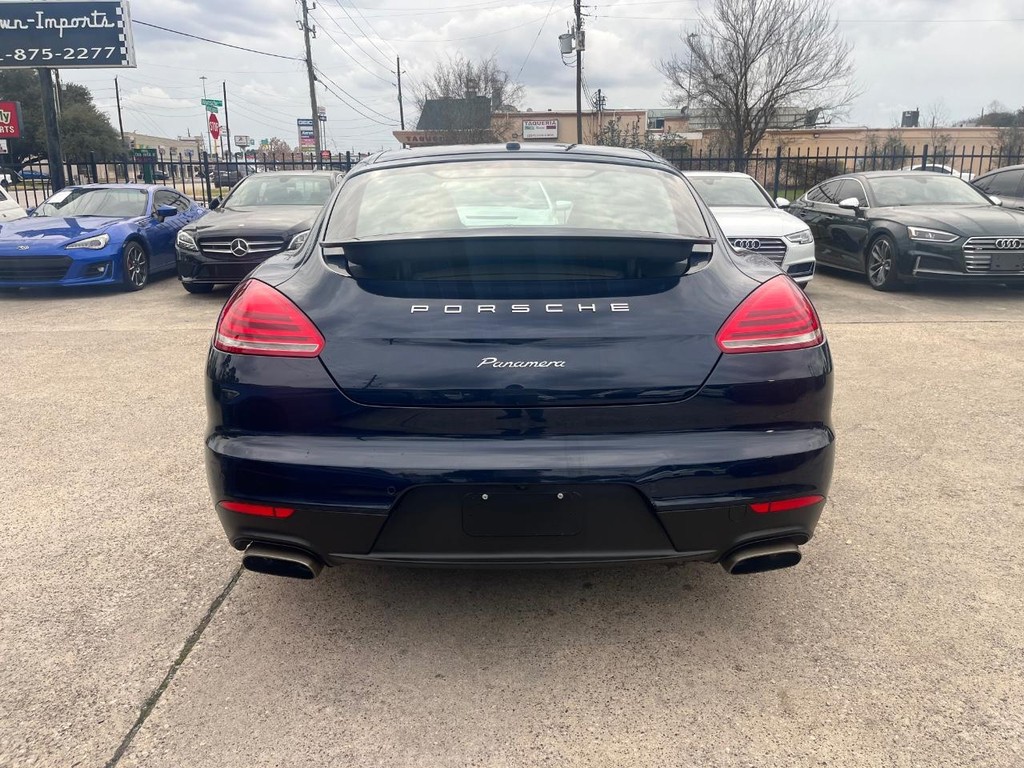 Porsche Panamera Vehicle Full-screen Gallery Image 06