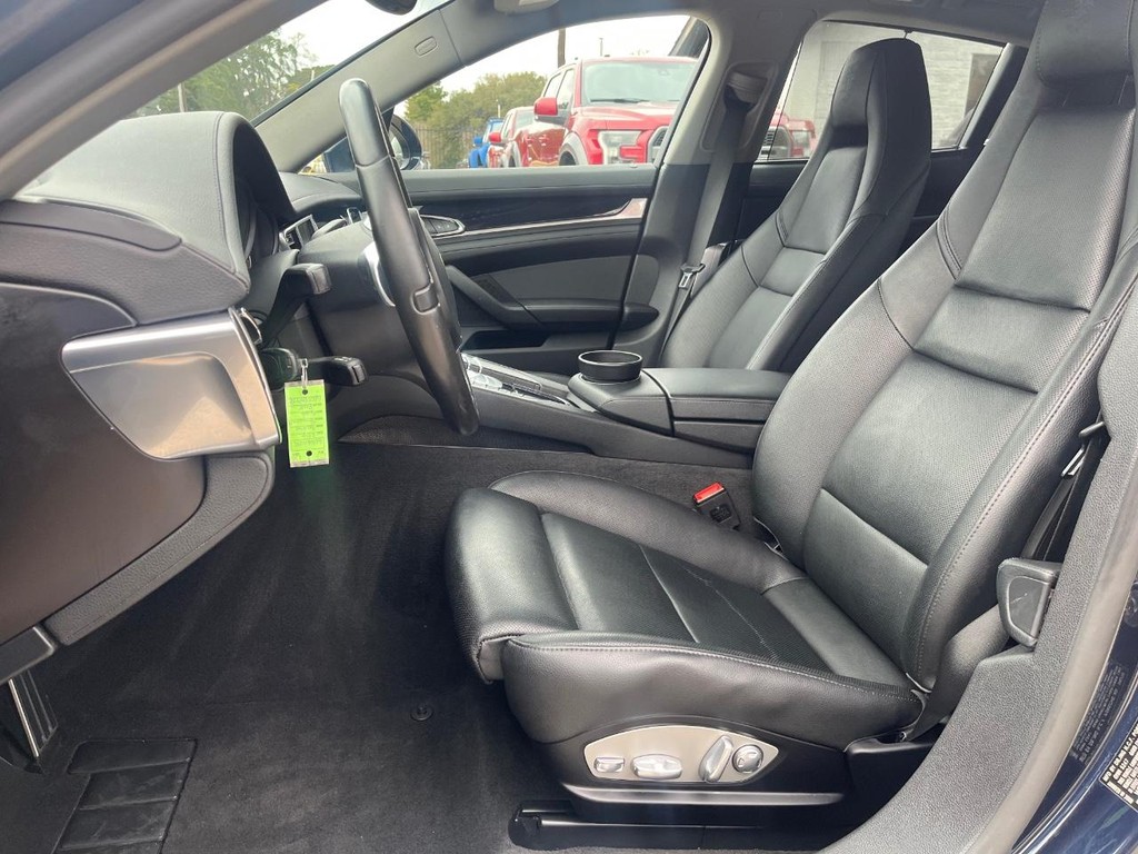 Porsche Panamera Vehicle Full-screen Gallery Image 10