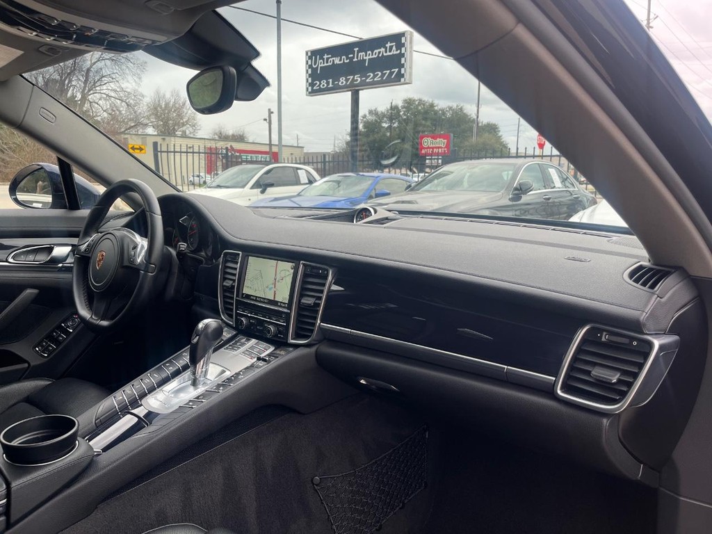 Porsche Panamera Vehicle Full-screen Gallery Image 12