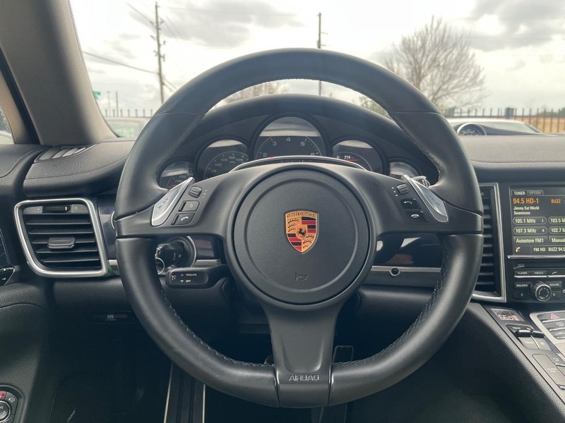 Porsche Panamera Vehicle Full-screen Gallery Image 19