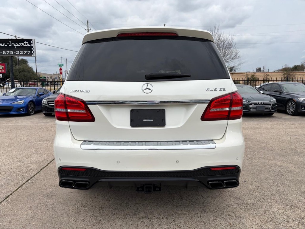 Mercedes-Benz GLS 63 AMG Vehicle Full-screen Gallery Image 07