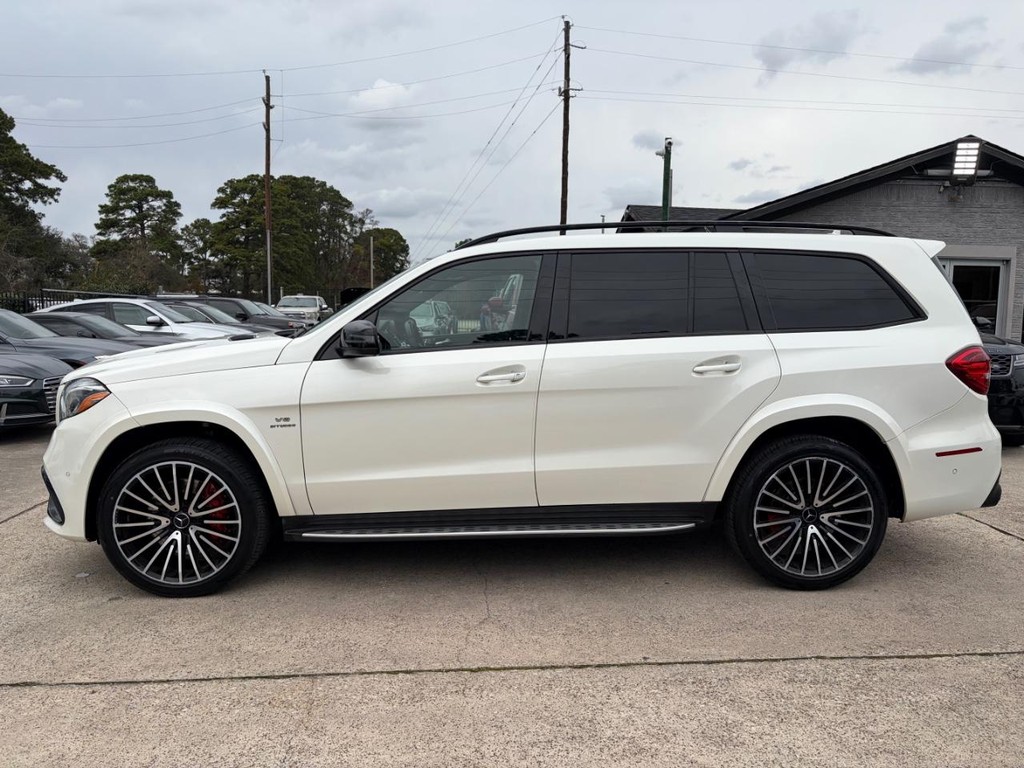 Mercedes-Benz GLS 63 AMG Vehicle Full-screen Gallery Image 09
