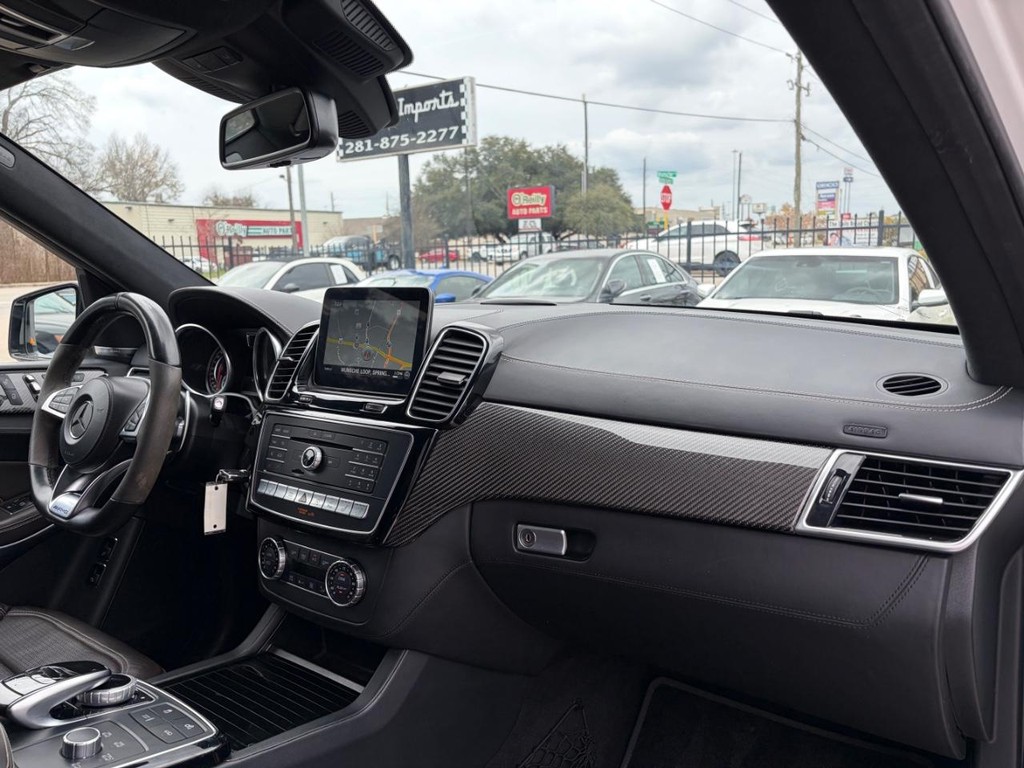 Mercedes-Benz GLS 63 AMG Vehicle Full-screen Gallery Image 13