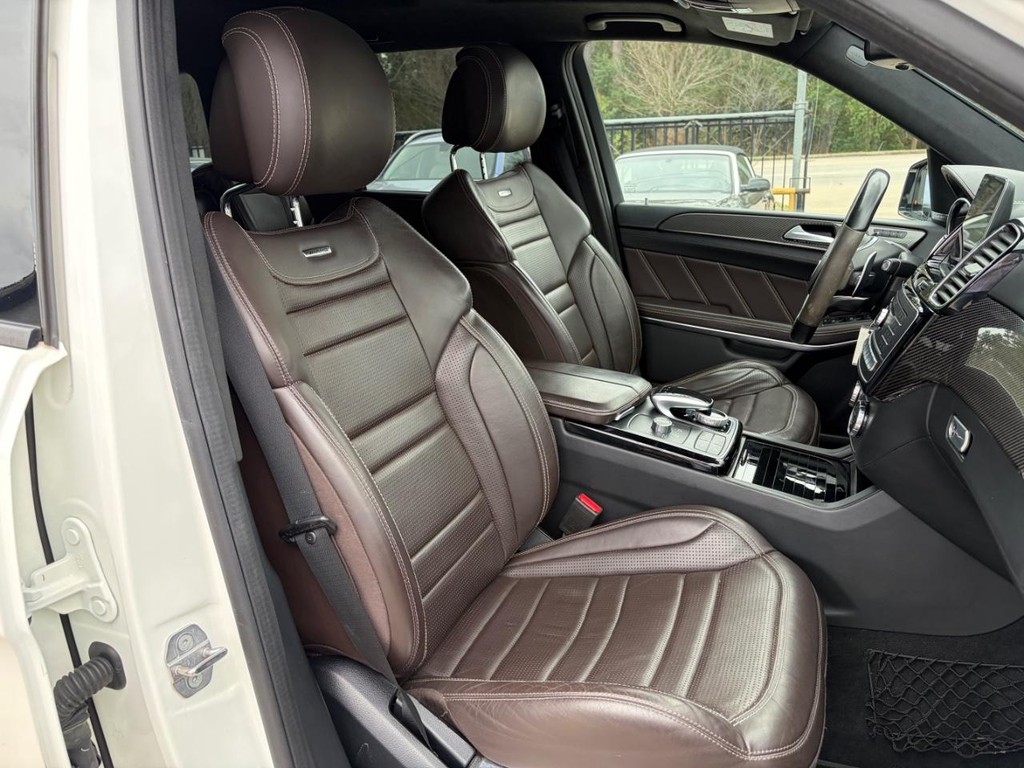 Mercedes-Benz GLS 63 AMG Vehicle Full-screen Gallery Image 14