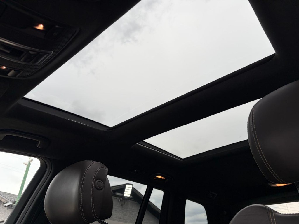 Mercedes-Benz GLS 63 AMG Vehicle Full-screen Gallery Image 28