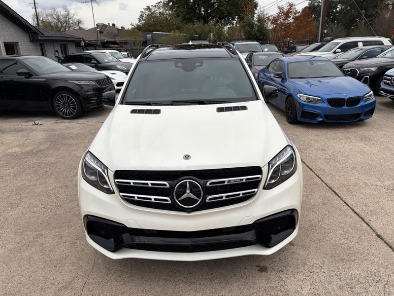 Mercedes-Benz GLS 63 AMG Vehicle Full-screen Gallery Image 03