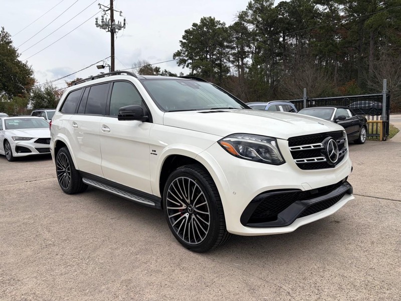 Mercedes-Benz GLS 63 AMG Vehicle Full-screen Gallery Image 04
